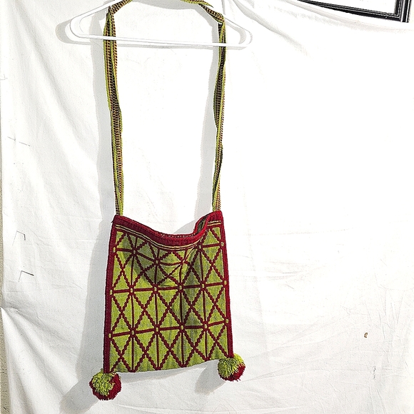 Huichol art yarn Bag - Picture 7 of 10